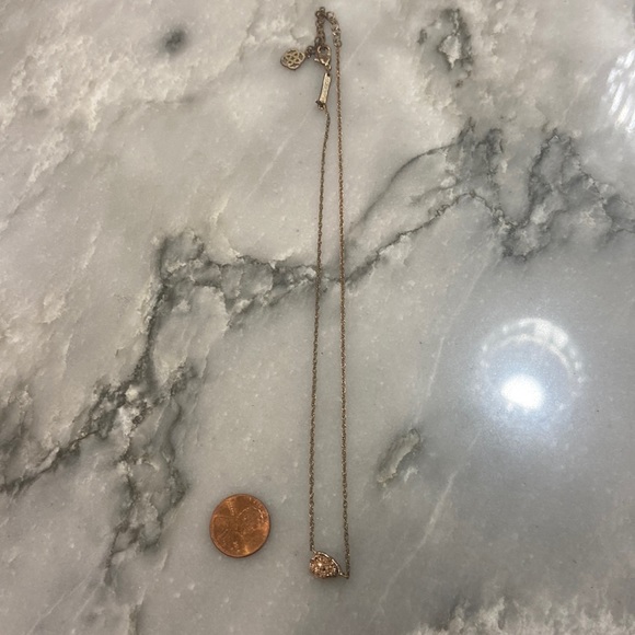 Kendra Scott. Rose Gold Short Pendant Necklace in Rose Gold Drusy. - Picture 2 of 3